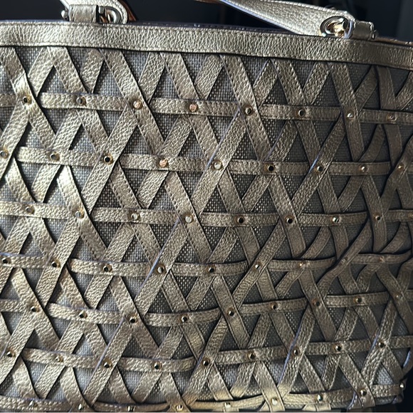 Michael Kors Tote BEAUTIFUL The quality is impeccable. Never carried. BNWOT - Picture 2 of 6